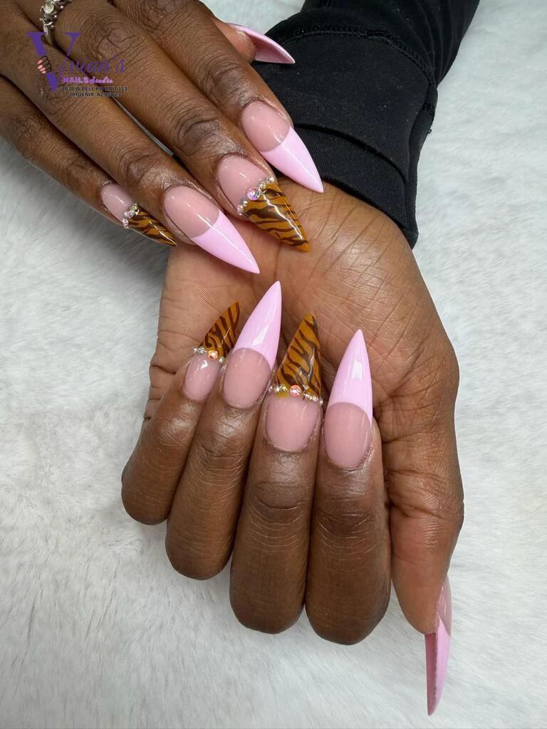 VIVIAN'S NAILS STUDIO